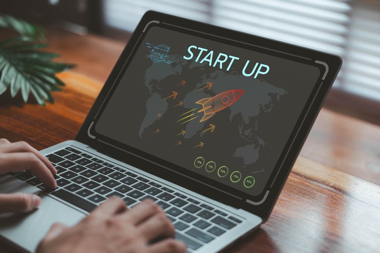Cohete despegando con líneas de conexión, símbolo de una idea que crece y se hace realidad